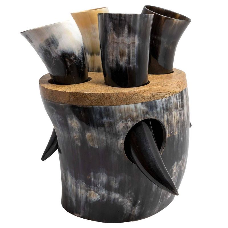 Snapsglass sett med 4 vikinghorn og holder