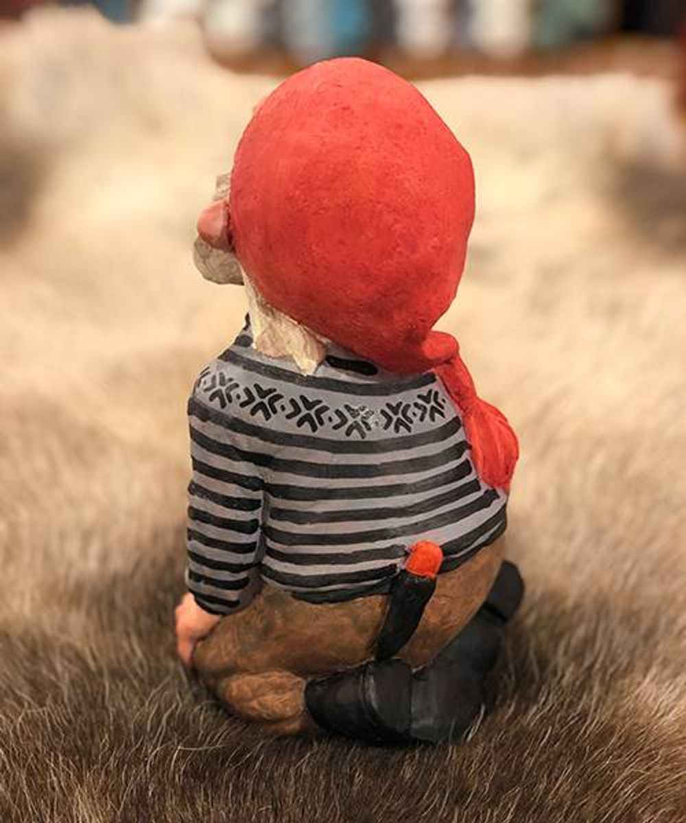 Midthun-Nisse på kne